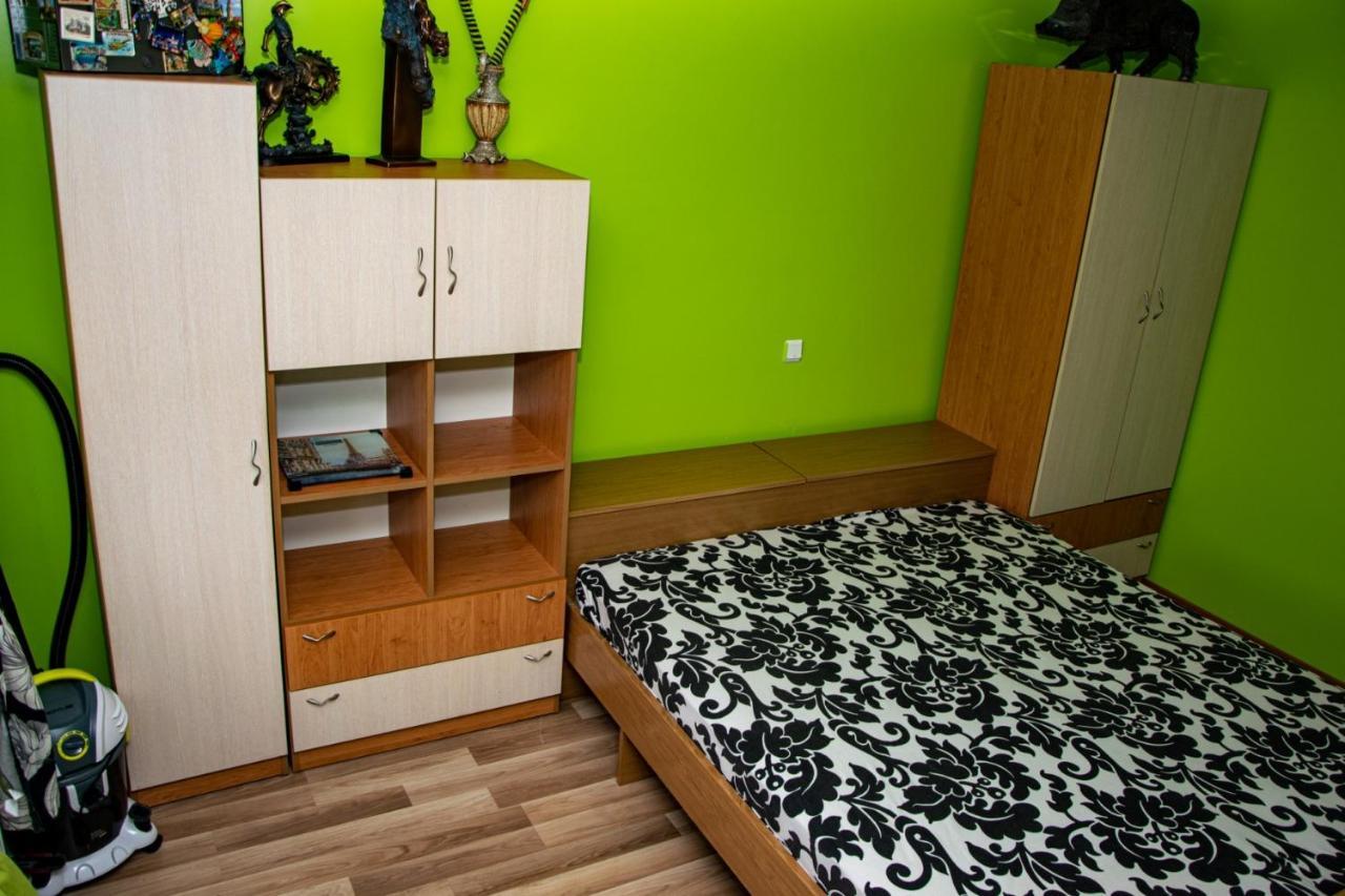 Vilhelmov'S Apartament Lukovit Luaran gambar