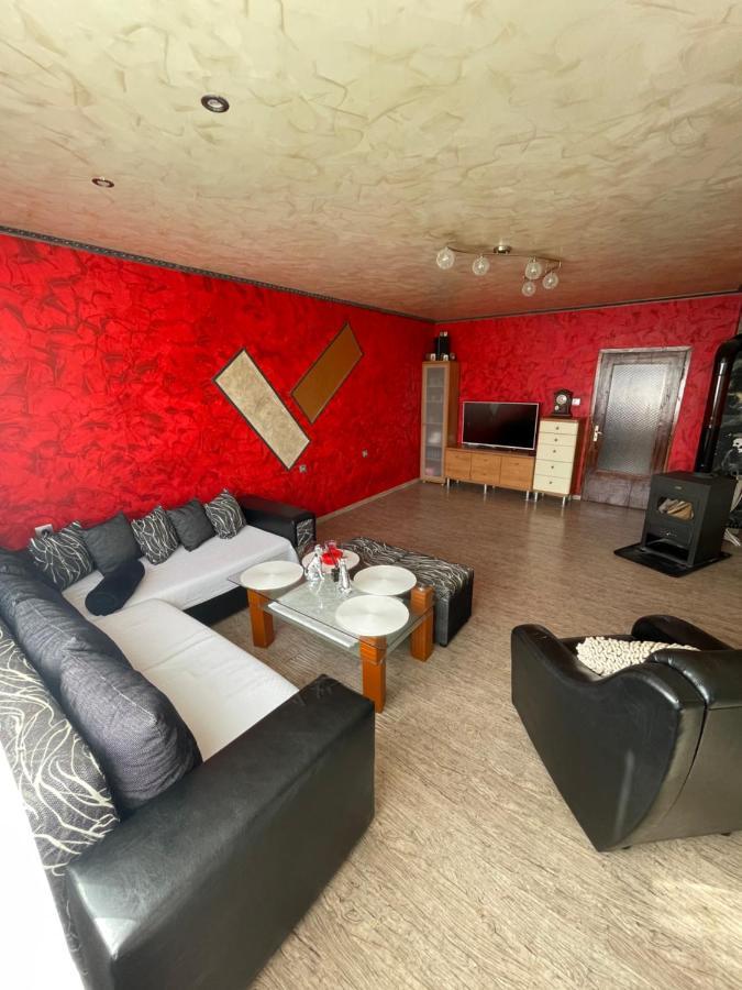 Vilhelmov'S Apartament Lukovit Luaran gambar